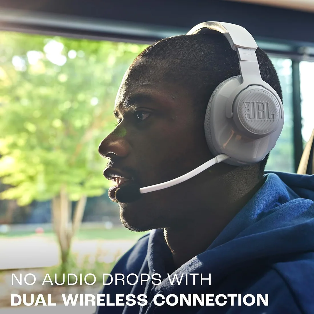 JBL Quantum 360 Auriculares inalámbricos circumaurales para gaming, conexión inalámbrica dual de 2,4 GHz y Bluetooth, JBL QuantumSURROUND Signature, batería de 22 h, micrófono desmontable, negro foto 3