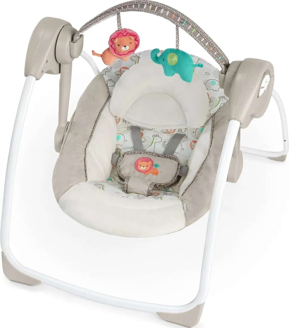 Ingenuity, Columpio Compacto y Plegable Cozy Kingdom - 6 Velocidades de Balanceo, 12 Melodías Calmantes, Arco de Juego Desmontable, 2 Juguetes de Peluche, Arnés de 5 Puntos, Desde Recién Nacido
