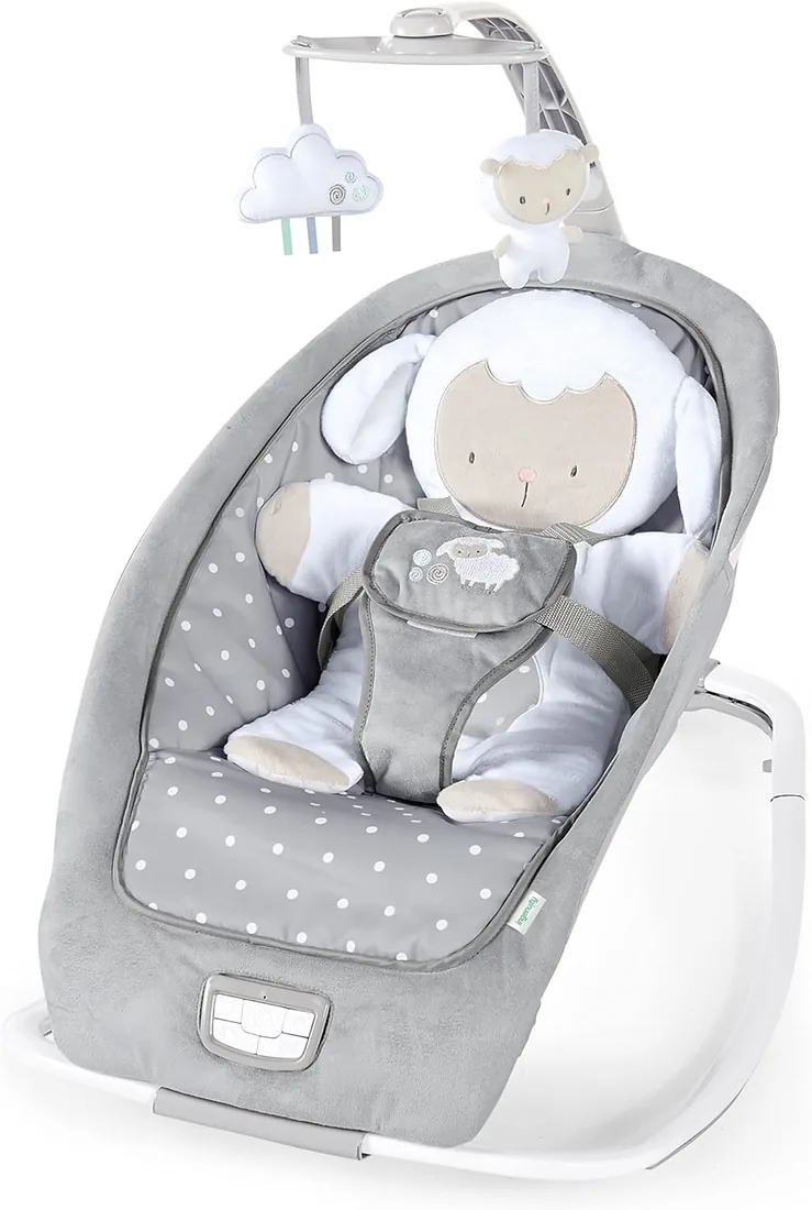 Ingenuity, Hamaca Mecedora para Bebés hasta 18 kg, Cuddle Lamb con vibraciones, arco de juego con 2 peluches, 12 melodías, 4 sonidos de naturaleza, volumen regulable, ergonómico.