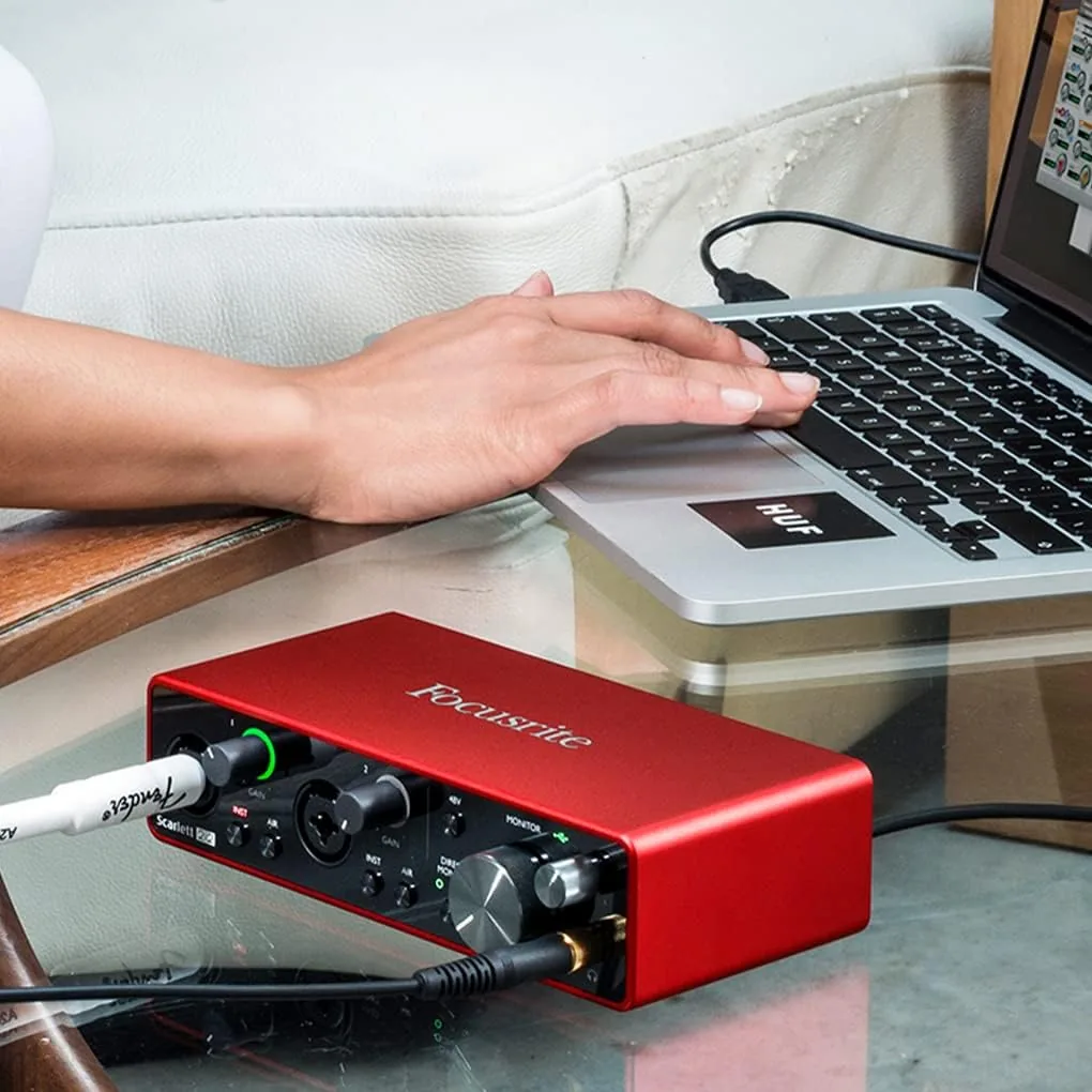 Interfaz de audio USB Scarlett 2i2 3.ª gen. de Focusrite para grabar, componer, retransmitir y emitir pódcast — Alta fidelidad, grabación de estudio y todo el software que necesitas foto 2