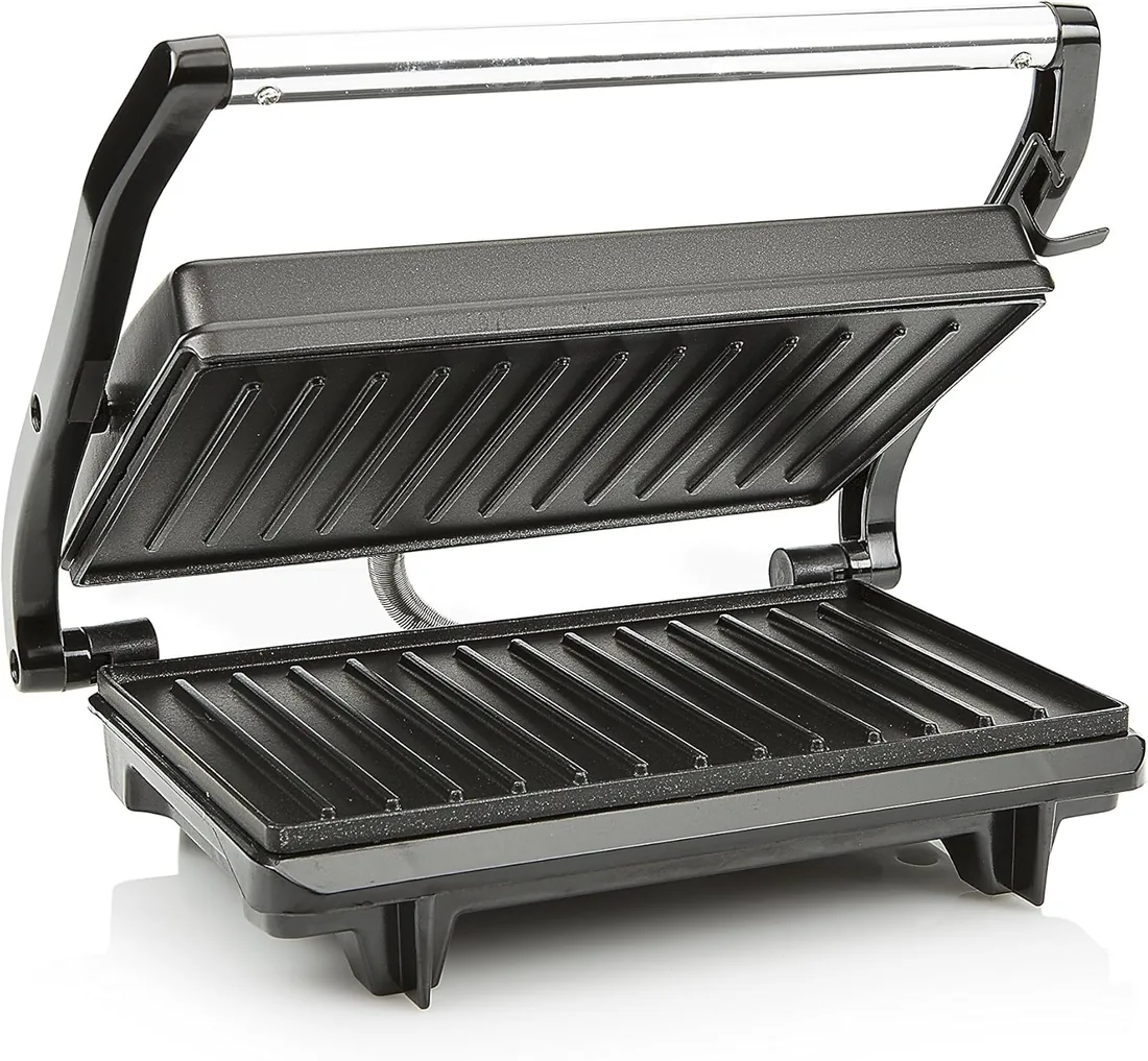 Tristar GR-2650 Parrilla eléctrica con superficie de cocinado de 22.5 x 14 cm, revestimiento antiadherente, tapa flotante, libre de BPA y PFOA, almacenamiento para el cable, 700 W, Color Negro