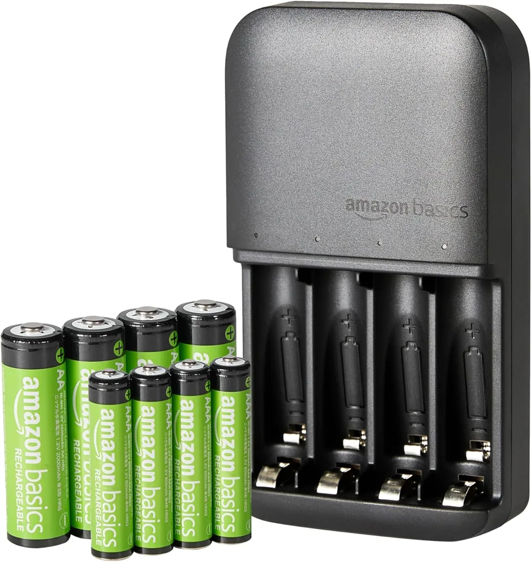 Amazon Basics pilas recargables NiMH, con cargador de pilas de 4 ranuras, enchufe de la UE, Paquete de 8 (4 AAA 800mAh + 4 AA 2000mAh), Negro foto 2