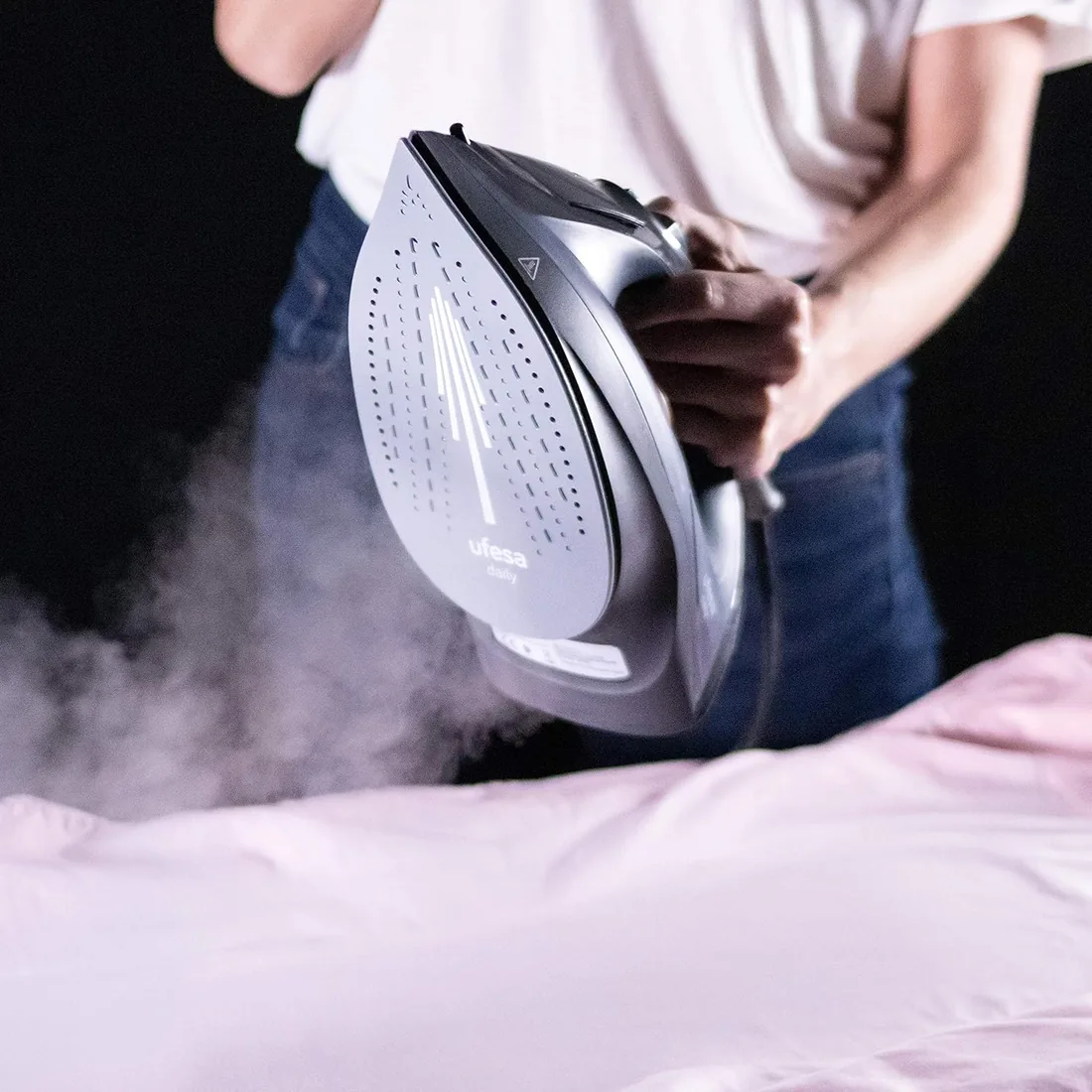 Ufesa PV1100C Daily Plancha de Vapor 2400W, Golpe de Vapor Max 120gr y Constante 0 - 30gr/min, Suela Cerámica, Doble Sistema Antical, Antigoteo, Color Negro foto 3