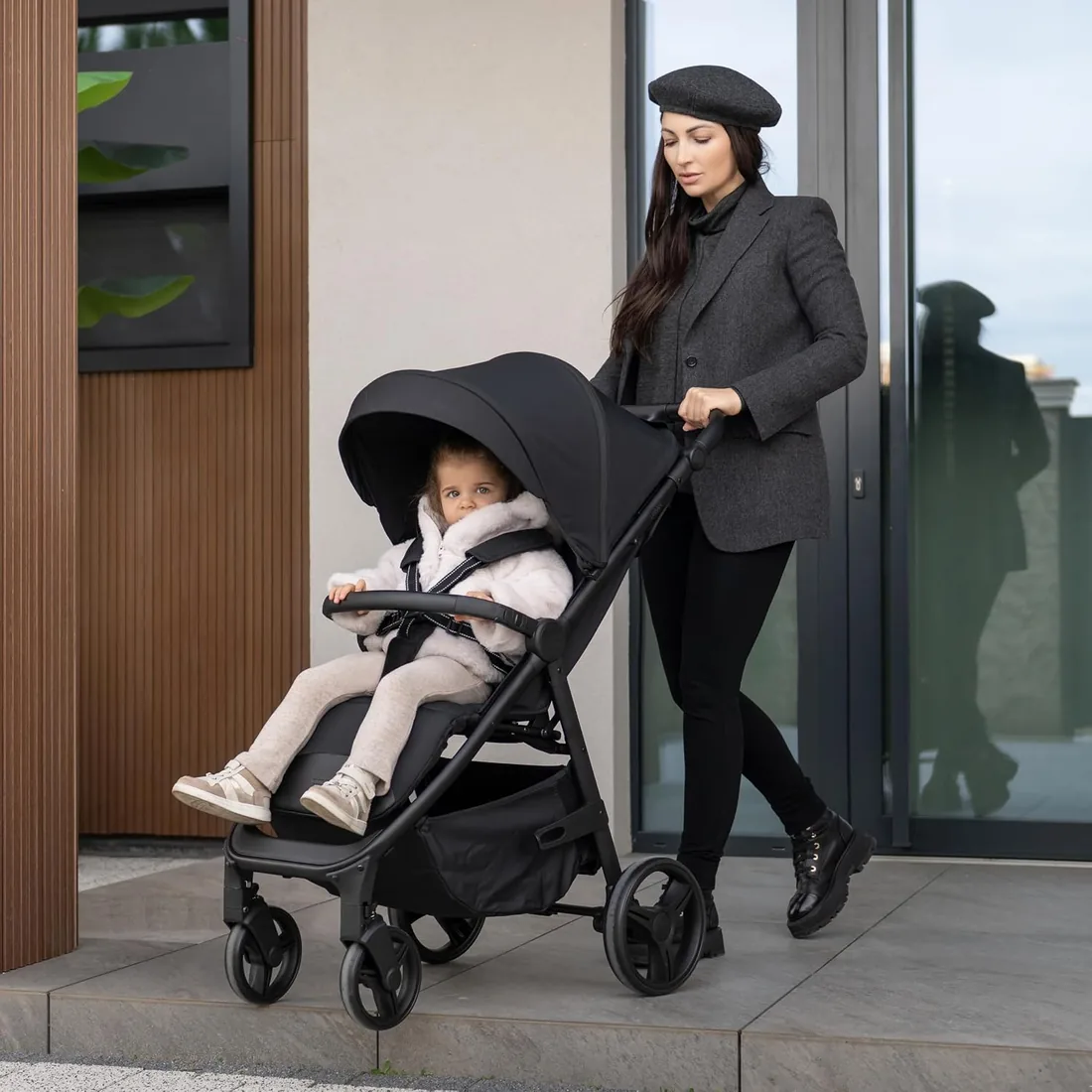 KikkaBoo Silla de Paseo Ligera URBAN, Carrito Bebe Desde Nacimiento Hasta 22 kg, Plegado con Una Mano, Reclinable y Compacto, Ruedas EVA Con Suspensión, Manillar Ajustable, Beige foto 2